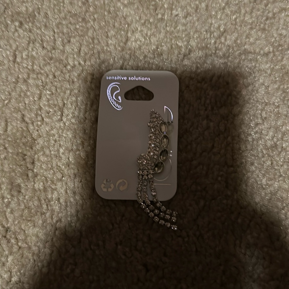 Cute earring in the brand icing